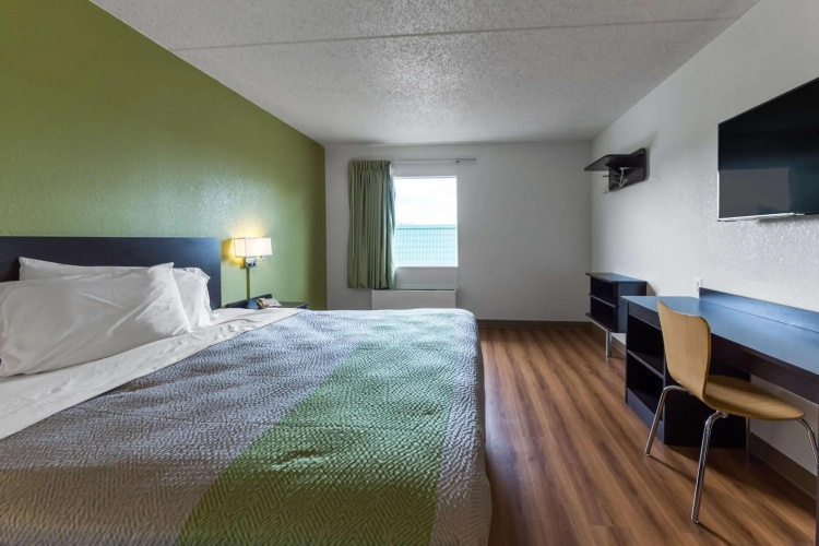 Motel 6 Warminster, PA