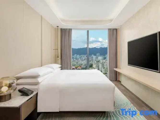 1 Bedroom Double Suite with mountain view