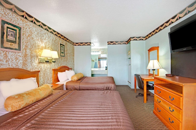 Standard Quadruple room