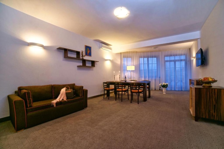 Suite with balcony and with lake view