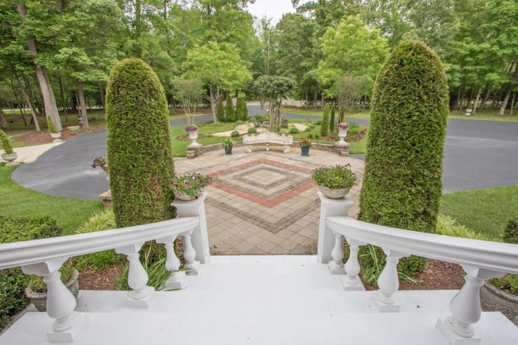 Rosewood Manor