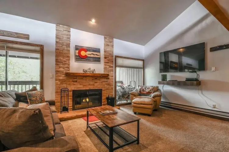 1014 Wild Irishman 2 Bedroom Condo by Redawning