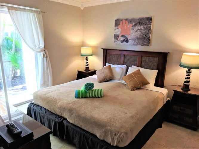 2 Bedrooms Villa