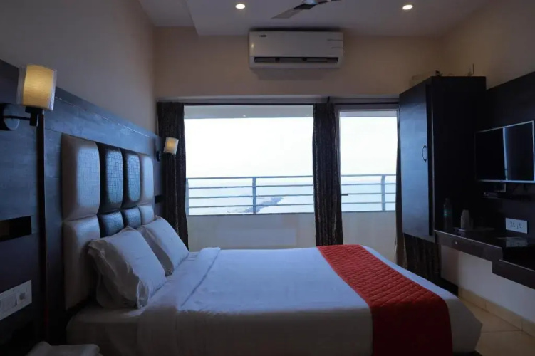 Hotel Maadhini