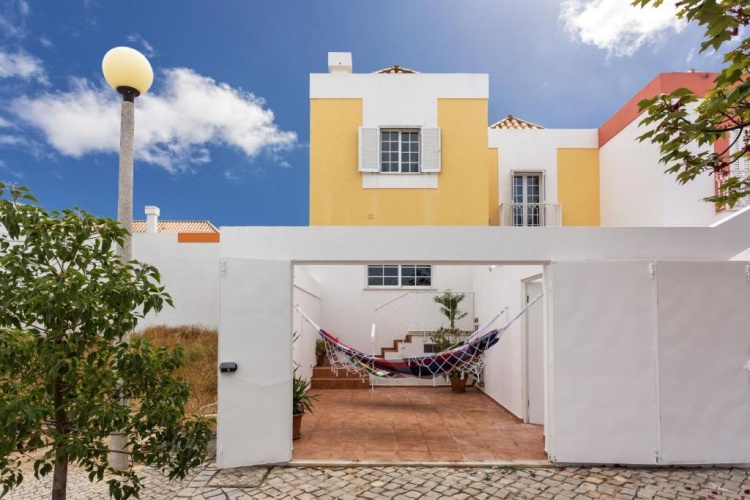 3 Bedrooms Cottage