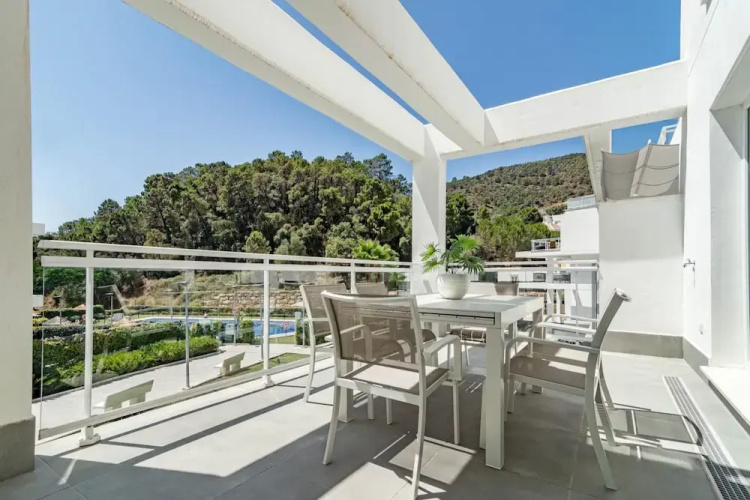 RI B2a- Relaxed Modern Flat in Benahavis