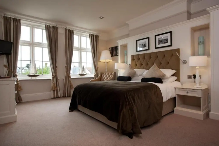Standard Double room with city view