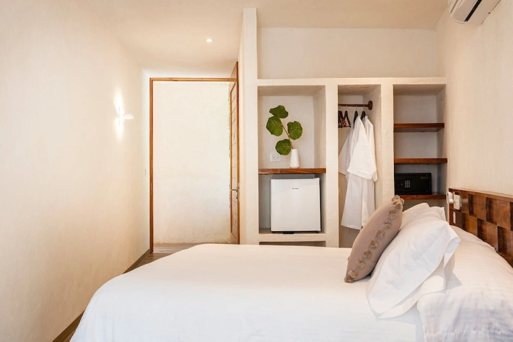 Comfort Double room with balcony and with partial sea view