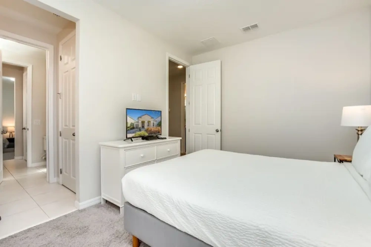4 Bedrooms Cottage