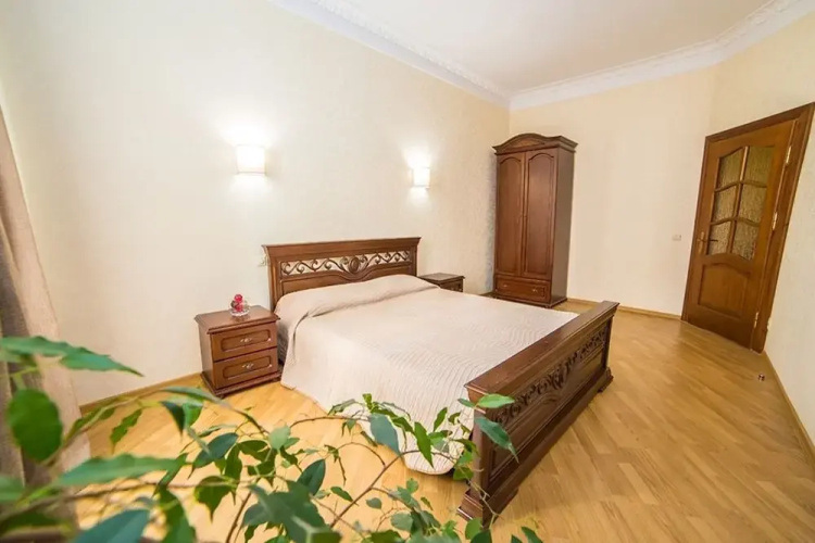 Apartment Virmenska 3