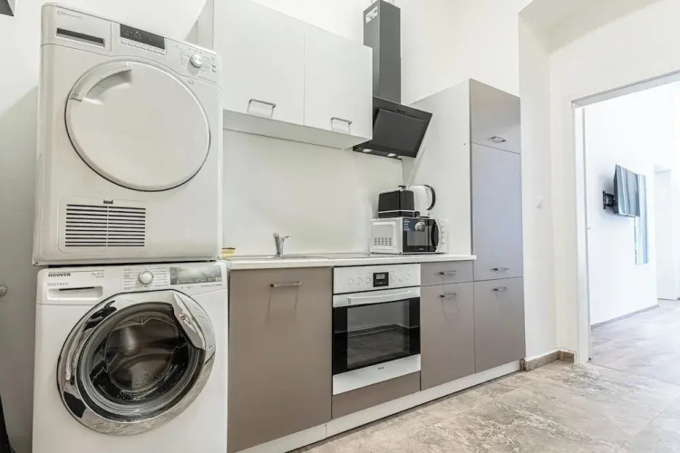 Lovely Apartment Steps from Schonbrunn
