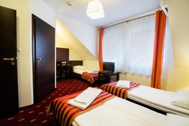Standard Triple room