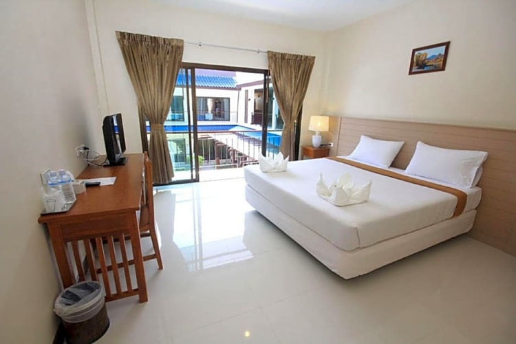 Double room with pool view