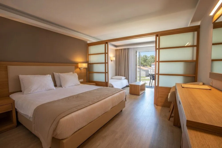 Paleros Beach Resort