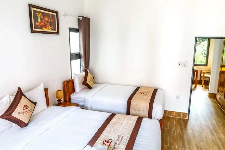 Deluxe Triple room with pool view