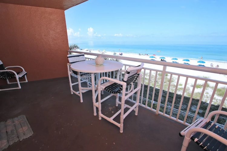 Chateaux 208 Apartment