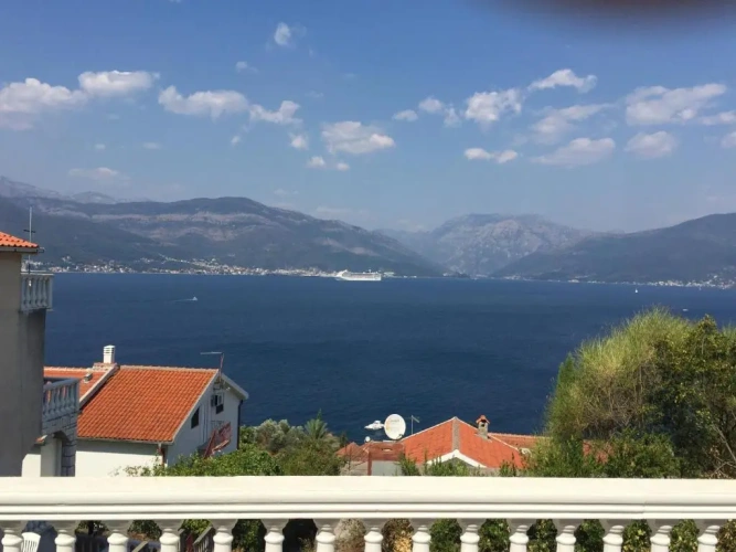2 Bedrooms Apartment with sea view