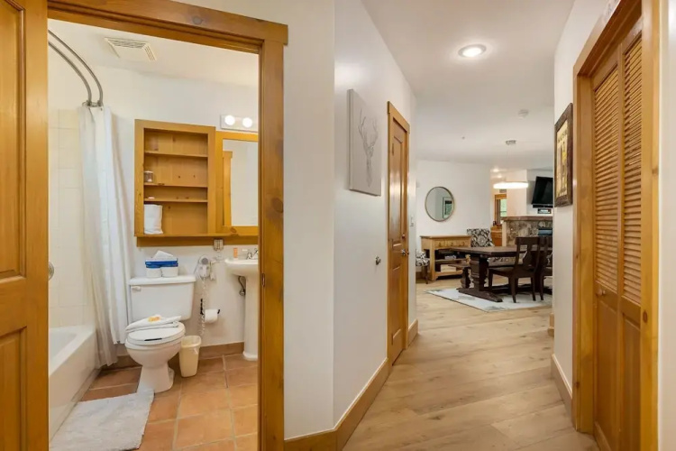 8577 Expedition Station 3 Bedroom Condo by RedAwning