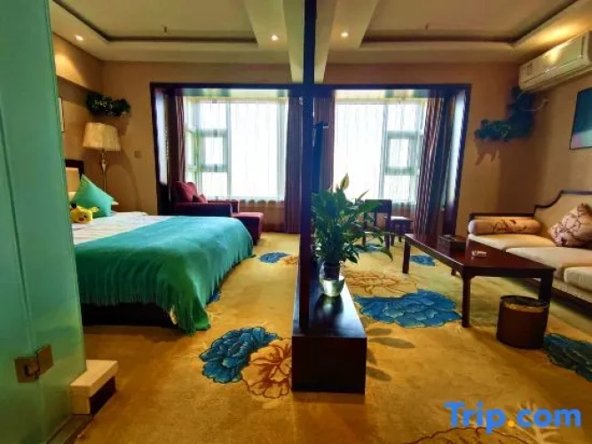 Deluxe Double room with city view