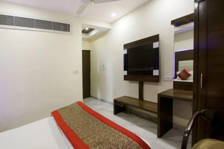 Hotel Saffron Inn