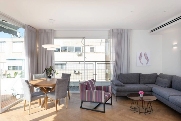 New Decoreted 2 Bed Penthouse With Cool Balcony
