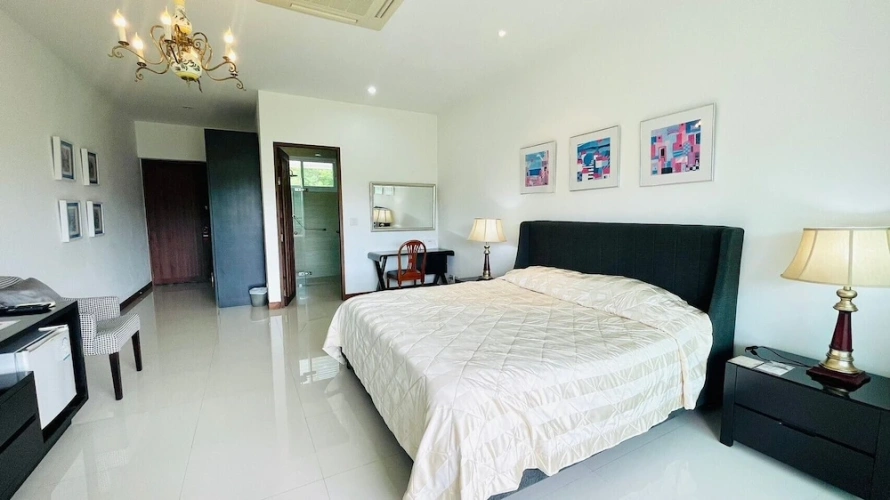 Standard room with mountain view