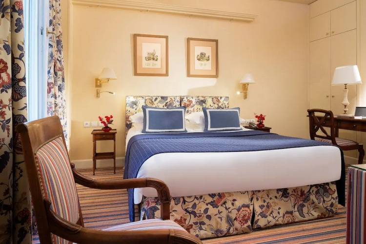 Comfort Double room — King Bed