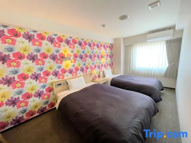 Standard Twin room with city view