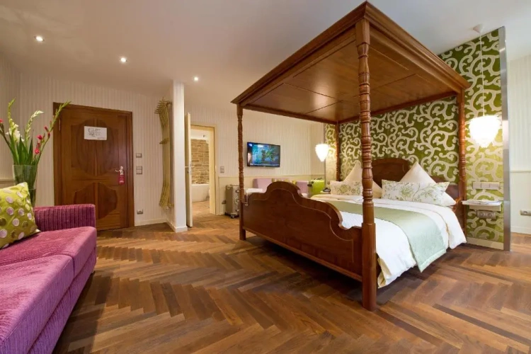 Deluxe Family room
