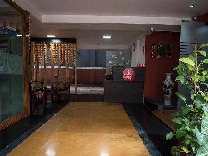 OYO 9949 Hotel Silvver Crest