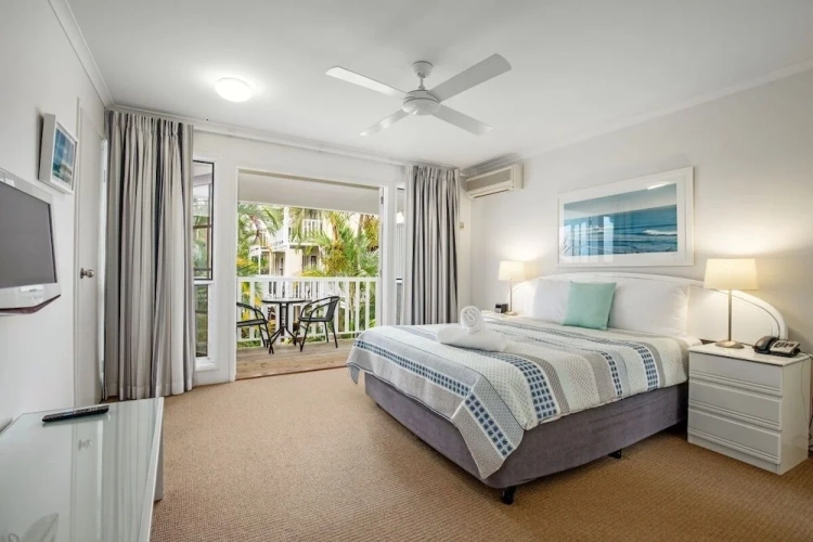 2 Bedrooms Apartment with balcony and with garden view