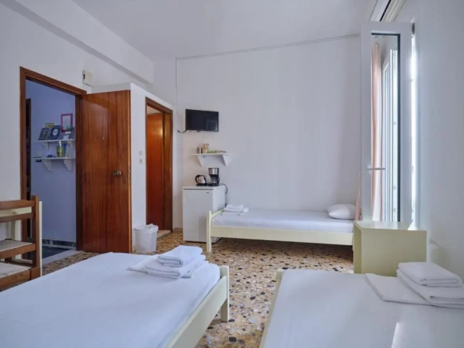 Standard Triple room