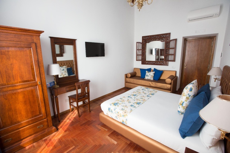 Standard Triple room
