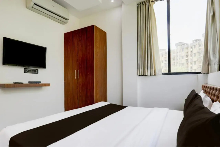 OYO 16952 Easy Stay