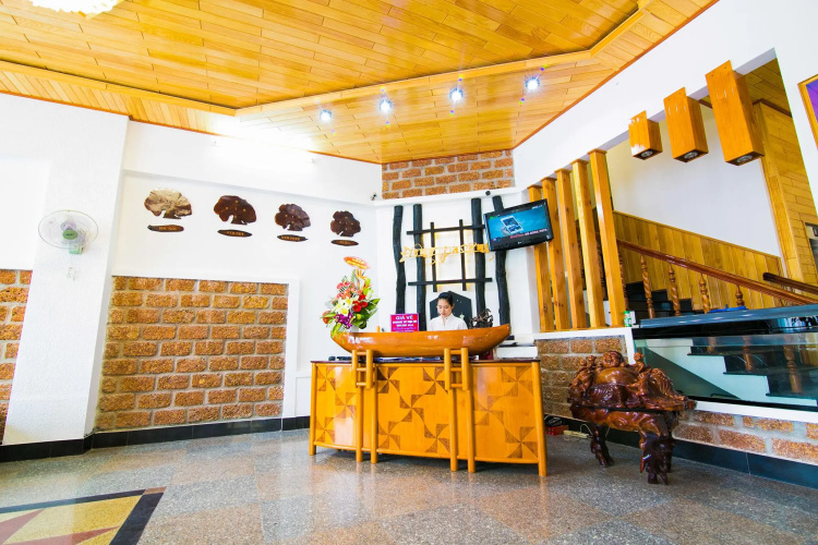 Dong Phuong Hotel