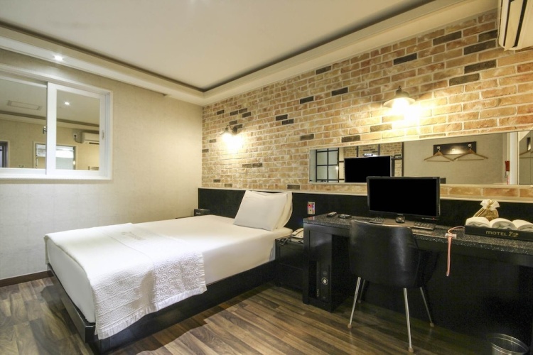 Twelve Motel