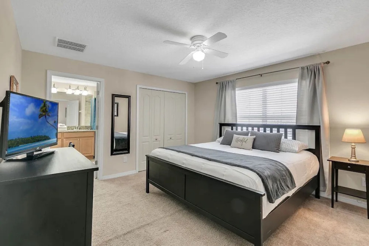 Paradise Palms 8976