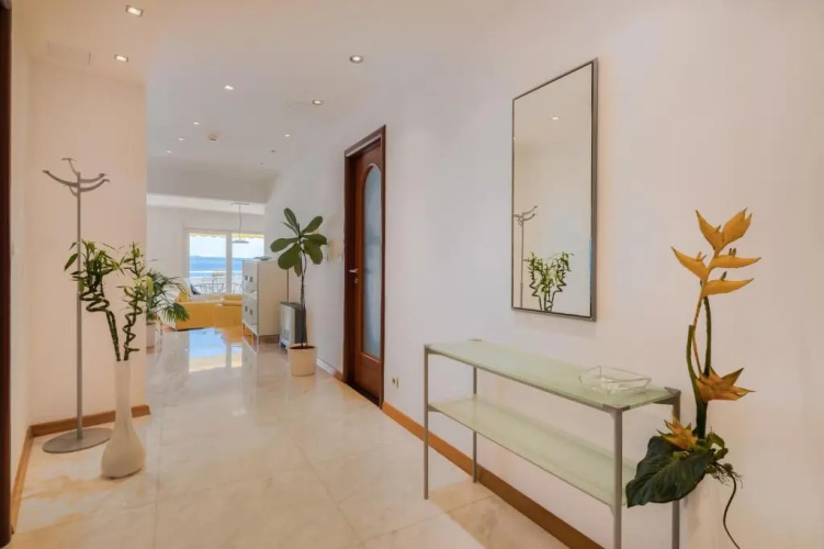 Seaside Apartment Gold 1row