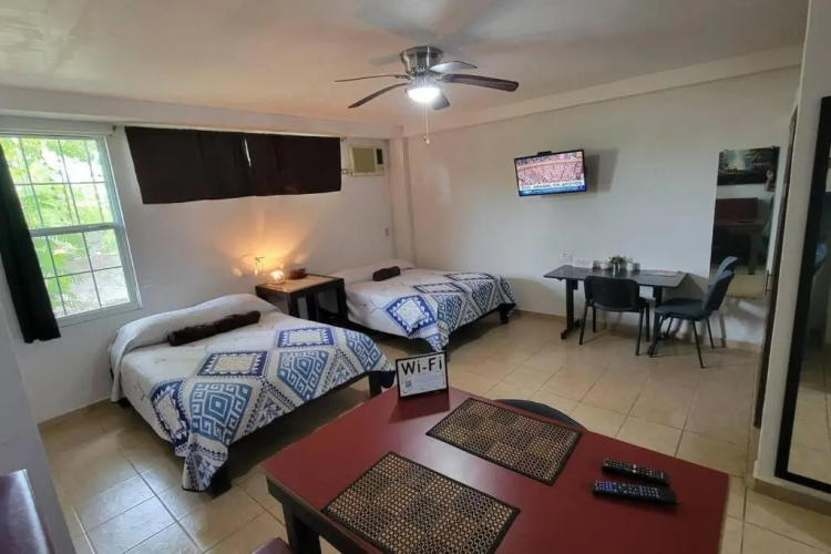 DepaB privado, centrico,Wifi 80 mb ,aire acondicionado ,cocina, cochera techada,
