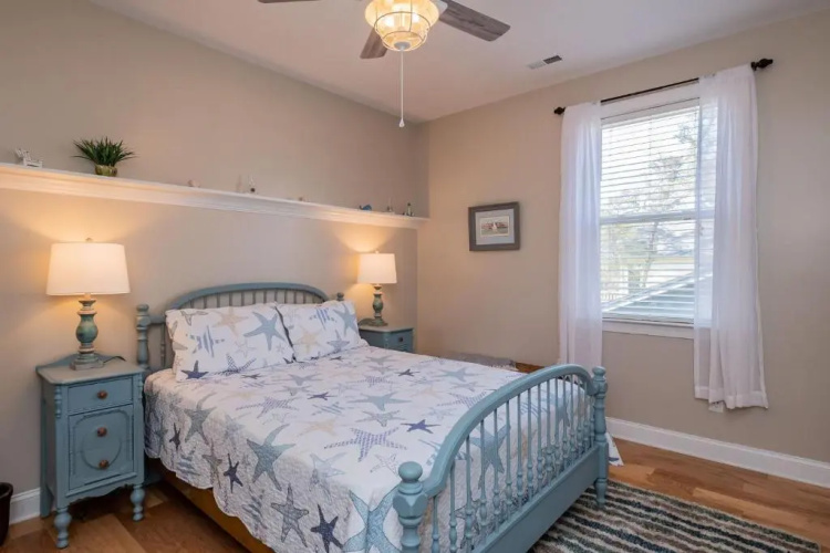 The Sassy Seahorse by Oak Island Accommodations