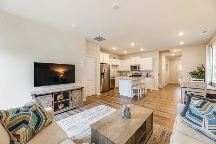 3 Bedrooms Apartment