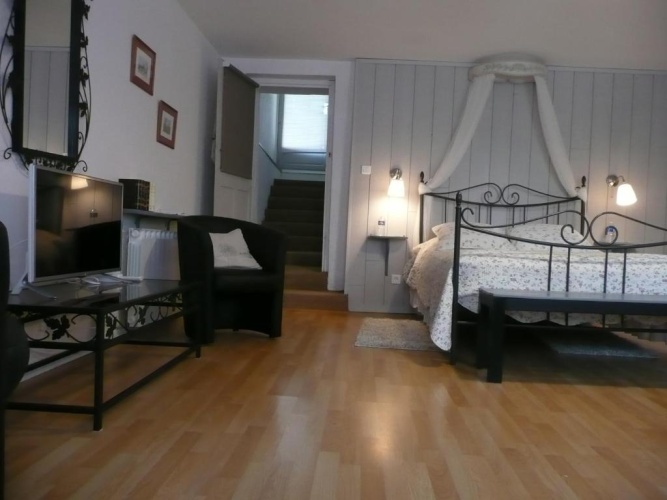 Standard Triple room with garden view