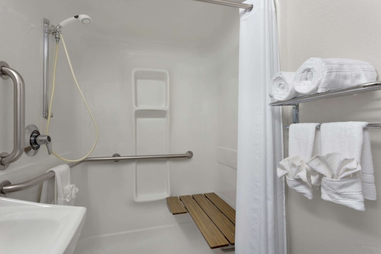 Microtel Inn & Suites By Wyndham Louisville East photo 11