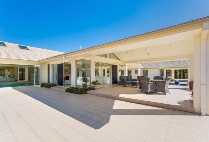 5 Bedrooms Cottage