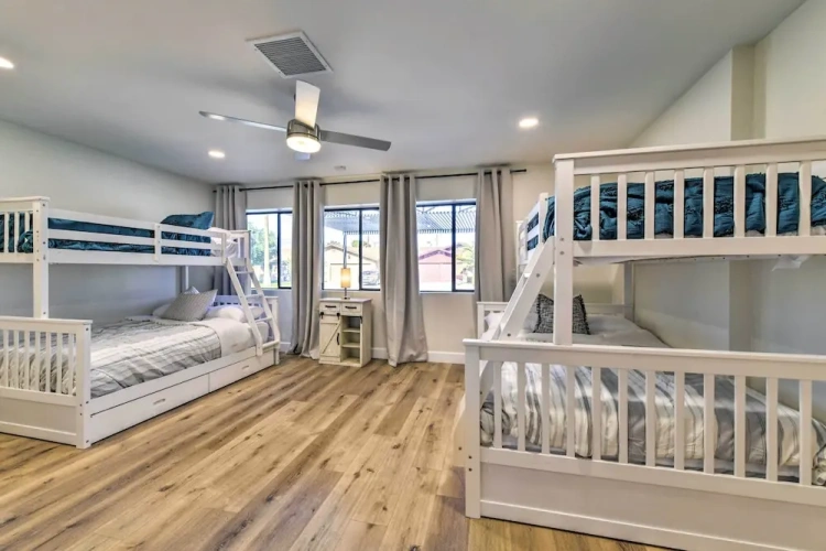 4 Bedrooms Cottage