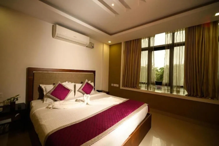 Glitz Inn