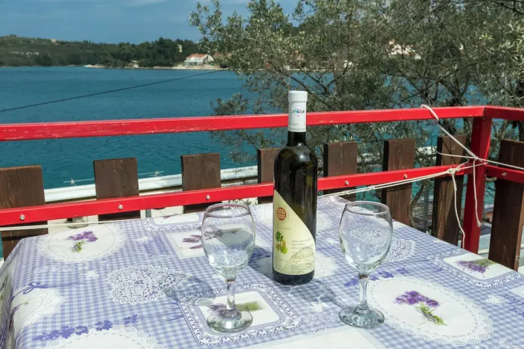 Pansion Alen-Dugi otok