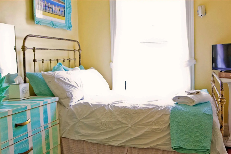 Vintage Chic Inn