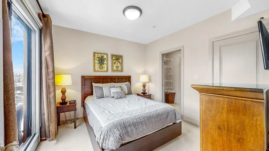 Top Floor Corner Unit With Pool and Lake View