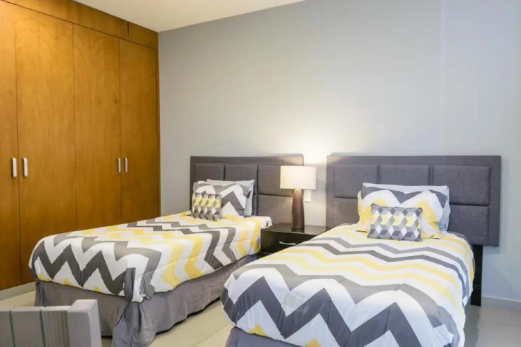 Lunada Condo by Bric
